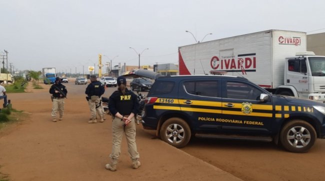 Em Porto Velho RO PRF recupera celular roubado e detém infrator na BR