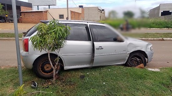 Elementos Armados E Encapuzados Roubam Min Rio Na Fuga Batem Ve Culo