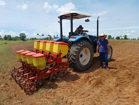 SEMAIC atende produtor rural gradagem de área para o plantio de