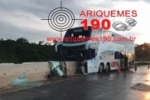 ITAPUÃ DO OESTE: ATUALIZADA: Gravíssimo acidente na ponte do Rio Preto do Crespo faz 4 vítimas feridas – Motorista de ônibus ficou preso às ferragens