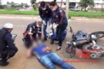 ARIQUEMES: Motociclista derrapa e atinge carro na Av. Jamari