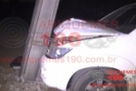 ARIQUEMES: Mulher perde o controle da direção e colide caminhonete em poste na Av. Rio Branco – Vídeo