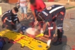  ARIQUEMES: Motociclista é socorrida pelo SAMU após sofrer acidente no Setor 09 de Baixo