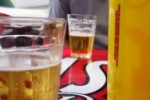 CALOTE: Homem toma cervejas em bar e na hora de pagar sai correndo