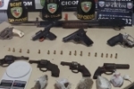 Membros de facção são presos com drogas e arsenal de armas no Jorge Teixeira