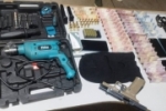 Arma usada para matar jovem e cachorro é encontrada em casa usada por facção criminosa em Vilhena