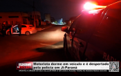 Motorista dorme em veículo e é despertado pela polícia em Ji–Paraná – Vídeo