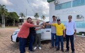 Deputado Coronel Chrisóstomo percorre municípios do Cone Sul e entrega caminhonete em Cabixi
