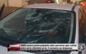 SAMU socorre jovem projetado sobre para brisas apos colisão entre carro e bicicleta na av 4 cachoeira