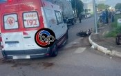 Mulher tem perna dilacerada em acidente envolvendo moto e caminh&atilde;o