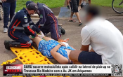 SAMU socorre motociclista ap&oacute;s colidir na lateral de pick&ndash;up na Travessa Rio Madeira com a Av. JK em Ariquemes &ndash; LIVE: ESTAMOS NO AR! PROGRAMA BRONCA DA PESADA