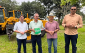 Nova Brasil&acirc;ndia e Jaru recebem motoniveladoras de R$ 1,37 milh&atilde;o para refor&ccedil;ar infraestrutura rural
