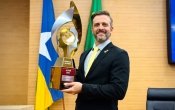 Deputado Delegado Lucas recebe Trof&eacute;u do Pr&ecirc;mio Unale pela CCJ Cidad&atilde;