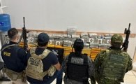 PF apreende 400 kg drogas e arma de fogo e prende suspeitos no Rio Madeira