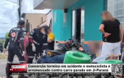 Convers&atilde;o termina em acidente e motociclista &eacute; arremessado contra carro parado em Ji&ndash;Paran&aacute; &ndash; V&iacute;deo