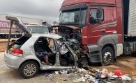 TRAG&Eacute;DIA EM FAM&Iacute;LIA &ndash; Seis pessoas da mesma fam&iacute;lia morrem ap&oacute;s colis&atilde;o frontal entre carro e carreta em rodovia
