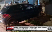 Briga de casal termina em acidente e carro invade resid&ecirc;ncia na Av. Raimundo Cantu&aacute;ria em Porto Velho &ndash; V&iacute;deo