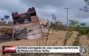 Carreta carregada de soja capotou na Estrada da Penal em Porto Velho &ndash; V&iacute;deo