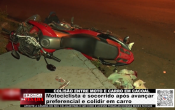 Motociclista &eacute; socorrido ap&oacute;s avan&ccedil;ar preferencial e colidir em carro em Cacoal &ndash; V&iacute;deo
