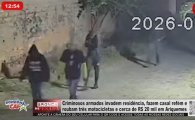 Criminosos armados invadem resid&ecirc;ncia, fazem casal ref&eacute;m e roubam tr&ecirc;s motocicletas e cerca de R$ 20 mil em esp&eacute;cie &ndash; V&Iacute;DEO