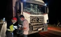 Caminh&atilde;o&ndash;ba&uacute; bate na traseira de outro caminh&atilde;o na BR&ndash;364 e deixa danos materiais