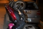 ARIQUEMES: Acidente entre uma motoneta e um carro na Avenida JK deixa motociclista com várias escoriações