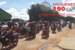 ARIQUEMES: Professores continuam em greve e reivindicam seus direitos em carreata pela cidade