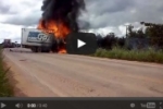 JACY PARANÁ: Grave acidente envolve caminhão da Gazin e carro pequeno na BR 364 – VÍDEO