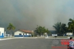 ARIQUEMES: Incêndio florestal coloca em risco grande frigorífico da cidade