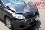 ARIQUEMES: Corolla tem o para choque completamente destruído após colisão com CB–300 no Setor 3