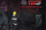 Ariquemes: Bombeiros evitam que incêndio atingisse residência em carvoaria