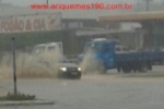 ARIQUEMES: URGENTE: Enxurrada causada pela forte chuva alaga residências deixa moradores ilhados