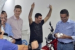 ARIQUEMES: Casa Nossa ganha moto sorteada para empresas