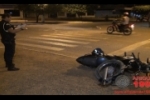 ARIQUEMES: Motociclista fica ferido após se chocar contra placa de sinalização na Av. JK