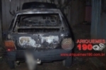 ARIQUEMES: Veículo é totalmente destruído por fogo no Setor 09 – incêndio pode ter sido criminoso