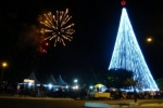 ARIQUEMES: Árvore de natal iluminada com 54 metros de altura é inaugurada na Praça da Vitória