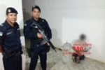 ARIQUEMES: Larápio “cara de pau” oferece água para policiais ao perceber que seria flagrado furtando residência no Setor 04