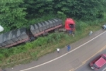 ARIQUEMES: URGENTE – Casal fica gravemente ferido em acidente de carreta na BR–364