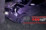 ARIQUEMES: Motorista colide em &aacute;rvore ap&oacute;s perder controle da dire&ccedil;&atilde;o na Av. Jaru com Candeias 