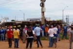 Motorista sofre mal súbito e tomba carreta na entrada da capital 