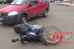 ARIQUEMES: Carro bate em moto e deixa mulher ferida na Alameda Brasília