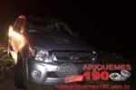 ARIQUEMES: Durante ultrapassagem mulher se assusta perde o controle de Hilux e cai em ribanceira na BR&ndash;364