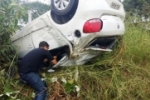 Agente penitenci&aacute;rio perde controle de ve&iacute;culo e capota na Estrada da Penal