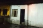 PORTO VELHO: HOMEM TRANCA ESPOSA NO QUARTO E ATEIA FOGO NA RESID&Ecirc;NCIA &ndash; V&Iacute;DEO
