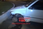 ARIQUEMES: Condutor perde controle de carro e bate em rotat&oacute;ria na Avenida Machadinho