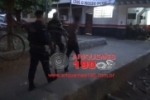 ARIQUEMES: Populares se revoltam det&eacute;m e amarram elemento que roubou com&eacute;rcio na Avenida Jaru