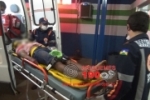 ARIQUEMES: Colisão entre moto e carro no Setor 09 resulta em rapaz com graves ferimentos na cabeça