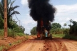 PORTO VELHO: INC&Ecirc;NDIO &ndash; Trator do DER pega fogo pr&oacute;ximo ao Urso Branco