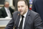 Deputado Alex Redano esclarece voto a favor do aumento a al&iacute;quota previdenci&aacute;ria
