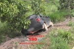 ARIQUEMES: Carro cai em ribanceira ap&oacute;s condutor perder o controle da dire&ccedil;&atilde;o ao passar por curva na BR&ndash;421